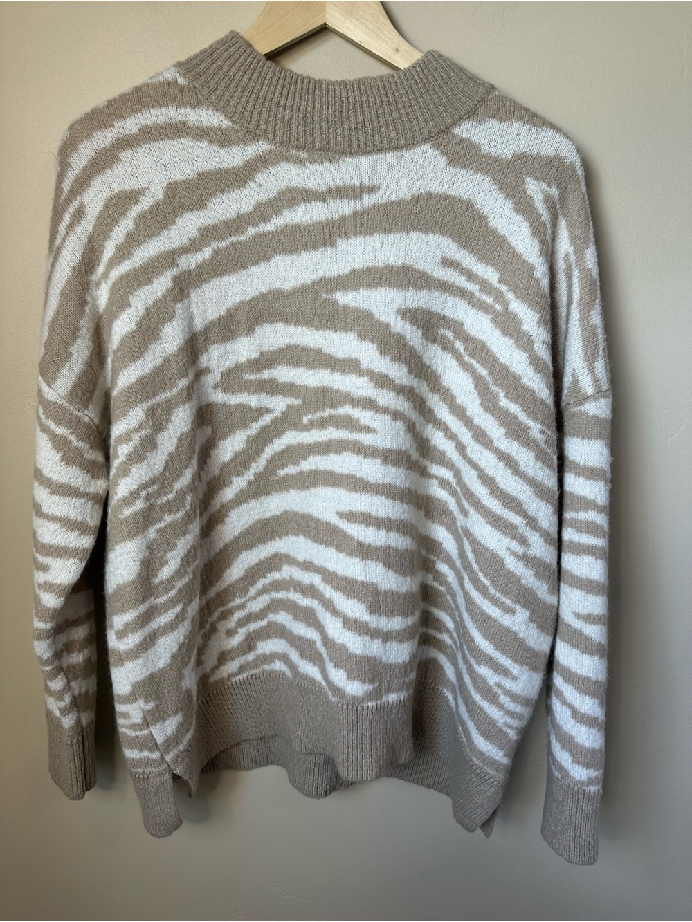 Maurices XL Beige and White Zebra-Print Crewneck Sweater P2P 28” Length 29”